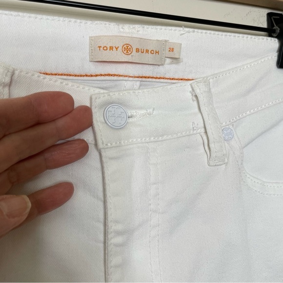 Tory Burch Slim Mid Rise Jean in white old money logo preppy - Picture 4 of 11